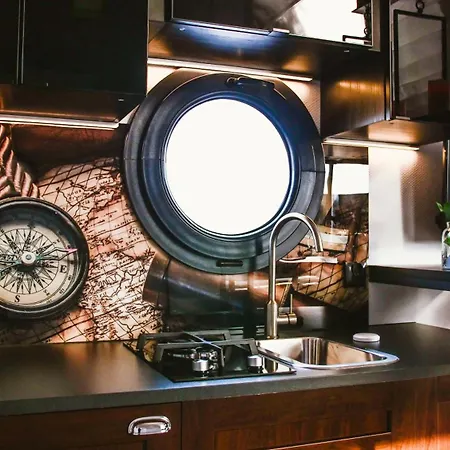 Botel Hausboot Livingdream *